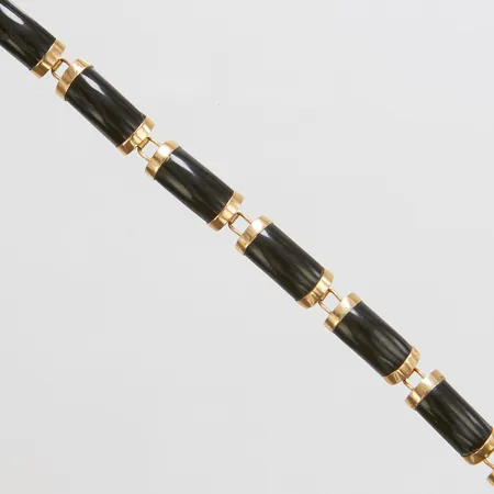 Armband med onyx, längd ca 18cm, bredd 7,3mm, 14K, bruttovikt: 8,9g. 