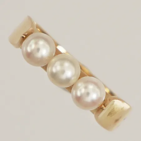 Ring med pärlor, stl 17, bredd 4,6mm, Liström Guldatelje K år 1965, 18K  Vikt: 3,8 g