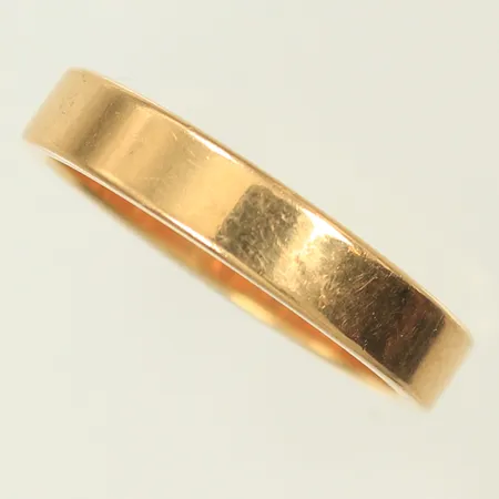 Slät ring stl 18¼, bredd 4mm, gravyr, 18K, 5,5g Vikt: 5,5 g