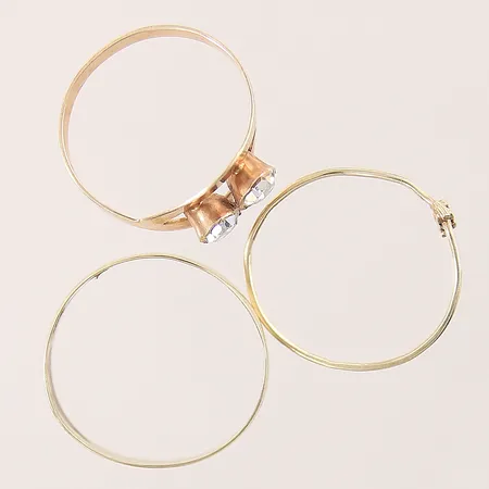 Diverse guldsmycken, defekta, skeva, 14K   Vikt: 4,6 g