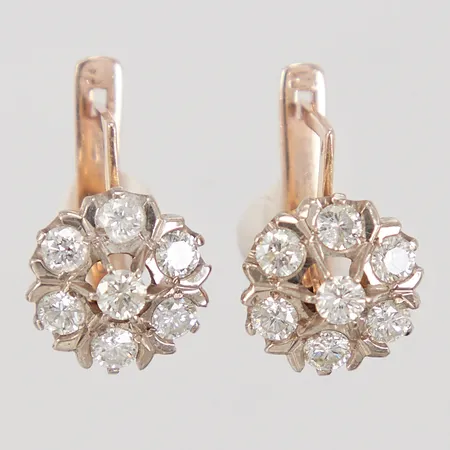 Ett par örhängen med diamanter 14x ca 0,14ct, längd 10mm, bredd 10mm, 14K Vikt: 7,5 g