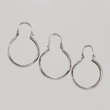 3 Örhängen längd 27mm, bredd 7,4mm, Ø19,2mm, 830/1000 silver,  Vikt: 5,2 g