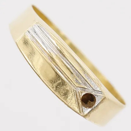 Ring, stl: 18½, bredd: 6mm, skev skena, saknar sten, 18K guld Vikt: 1,6 g