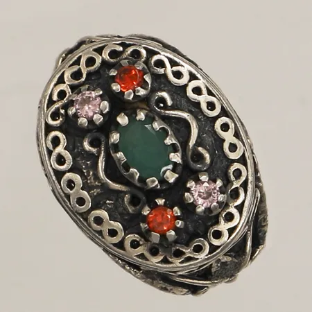 Ring med nefrit och zirkoner, stl 16½, bredd 3,3-17,5mm, silver 925/1000 Vikt: 10,5 g
