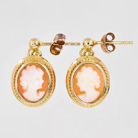 Ett par örhängen camé dam, längd 20mm, bredd 11mm, 18K Vikt: 2,5 g