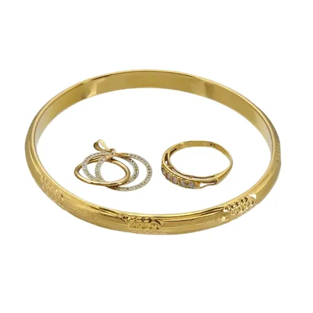 Diverse smycken, 18K guld - bruttovikt 0,6g, 21K guld - bruttovikt 13,8g, defekter