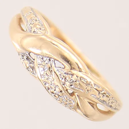 Ring med 8/8-slipade diamanter 3 x ca 0,005ct, stl 14¾, bredd 1,6-5,7mm, vitguldsdetaljer, 18K Vikt: 1,9 g