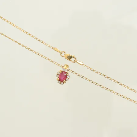 Halskedja med integrerat hänge med röd sten och diamanter 0,08ct enligt gravyr, längd 39,5cm, bredd 1-11mm, 18K, 3,3g Vikt: 3,3 g