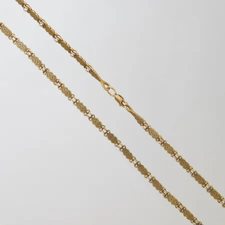 Collier med mönsterdekor, längd ca 62cm, bredd 5mm, ryska stämplar, 14K Vikt: 41,8 g
