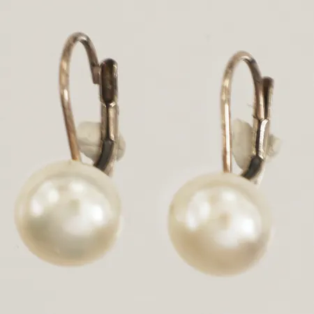 Ett par örhängen med odlade sötvattenspärlor, Ø9mm, silver 925/1000 Vikt: 2,4 g