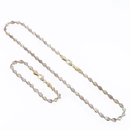Matchande set i delvis förgyllt silver (925/1000): Halvstel vriden länk. Collier, 44 cm långt, 5 mm brett och väger 12,7g,. Armband, 18 cm långt, 5 mm brett och väger 5,4g.