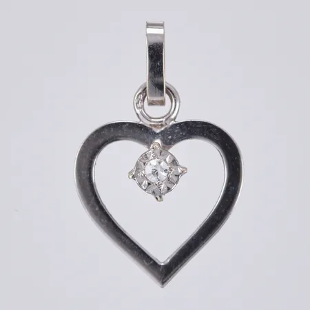 Hänge hjärta med diamant ca 1x0,01ct åttkantslipad längd: ca 1,9cm bredd: ca 12mm vitguld 18K  Vikt: 0,6 g