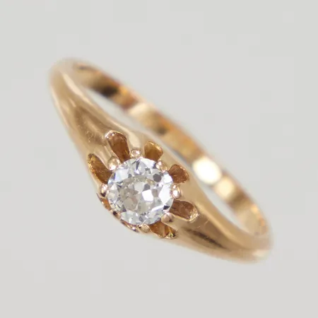 Ring med diamant 1x0,32ct, piqué, stl 18¾, bredd 1,7-6,1mm, nagg, Guldvaruaktiebolaget G. Dahlgren & Co, 18K, Vikt: 3,2 g