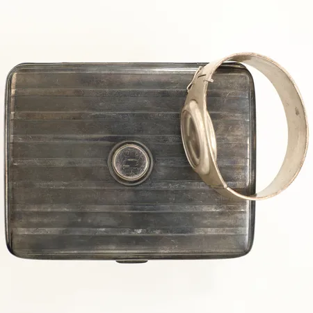 Diverse silver, defekt, gravyr, silver Vikt: 232,7 g