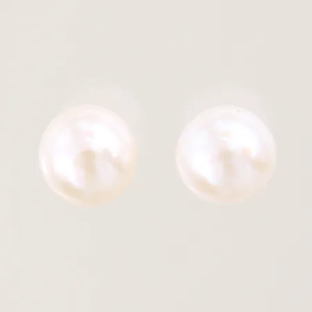 Ett par örhängen, odlade sötvattenspärlor, Ø8,5mm,  18K  Vikt: 1,8 g