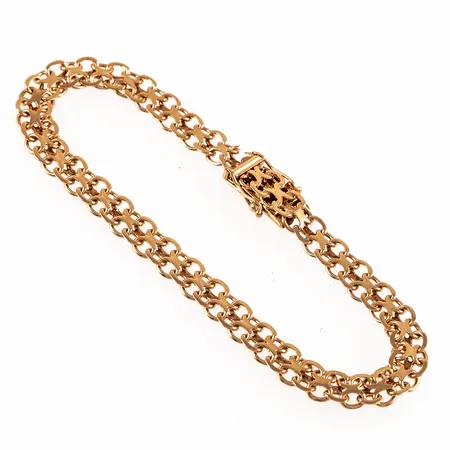 Armband X-länk i 18K guld. Det är 20 cm långt, 6,5 mm brett och väger 10,9g. Kistlås. Stämplad M9 (1962), SR (Segir AB, Köping), 18K och kattfot. 