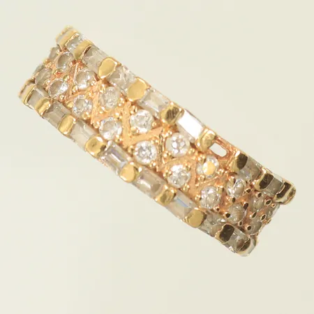 Ring med vita stenar stl 16mm, bredd 2- 6,5mm, en sten saknas, 18K, 4g Vikt: 4 g