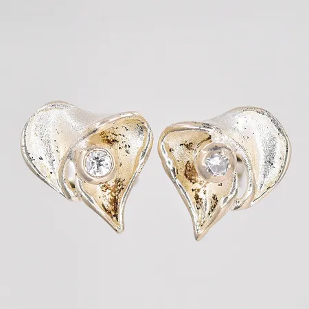 Ett par örhängen med vita stenar, 925S/1000 Vikt: 1,6 g