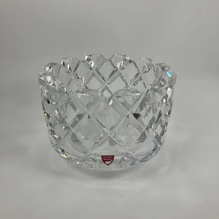 Skål Orrefors Sofiero, design av Gunnary Cyrén , Ø 15cm, höjd 11cm, signerad, etikettmärkt, enstaka repor, Skickas med paket.