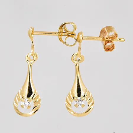 Ett par örhängen med vit sten, längd 19mm, 18K Vikt: 0,7 g