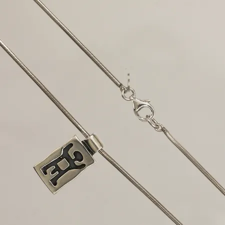 Kedja med integrerat hänge Humanity, längd 20mm, bredd 11,5mm, kedja längd 42cm, bredd 1,6mm, 925/1000 silver  Vikt: 13,4 g