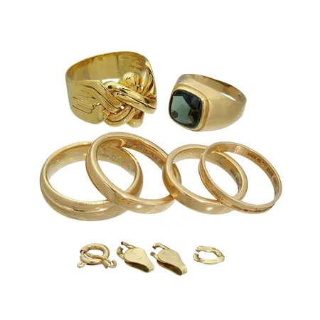 Diverse smycken och smyckesdelar, 18K guld - bruttovikt 44,7g, defekter och gravyrer förekommer