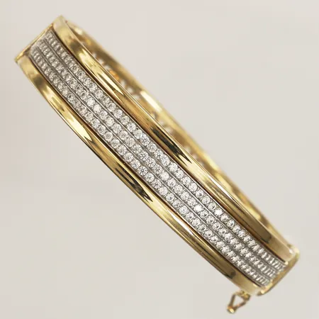 Armband med vita stenar, stelt, öppningsbart, Ø ca 50-55mm, bredd 11,6mm, italienska stämplar, etui, 14K Vikt: 16,7 g