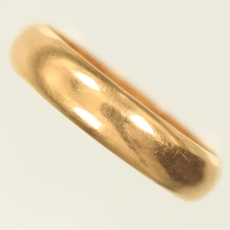 Slät ring stl 16¾, bredd 4mm, graverad, 18K, 3,8g Vikt: 3,8 g