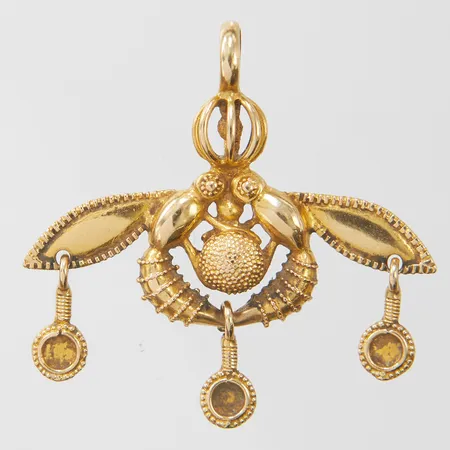 Hänge med Minoan Malia bin motiv, längd ca 35mm, bredd 35mm, 14K Vikt: 4,3 g