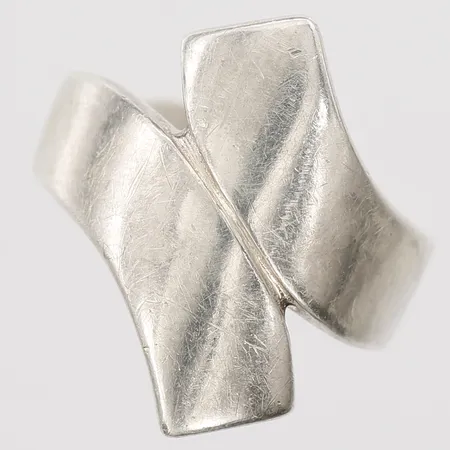Ring, stl: 15¼, bruksskick, otydlig stämpel, silver  Vikt: 2,6 g