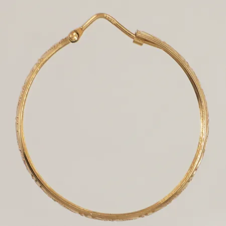 Udda örhänge med mönsterdekor, Ø32mm, bredd 4mm, 18K  Vikt: 2,3 g