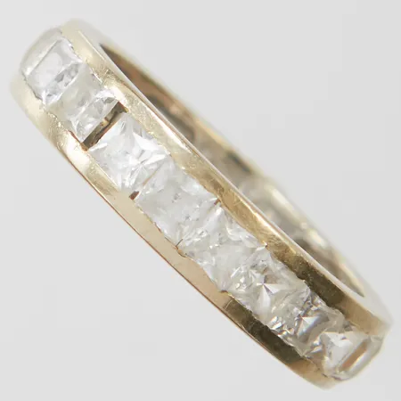 Ring med vita stenar, defekt, lösa stenar, behov av omrodiering, 14K Vikt: 0 g