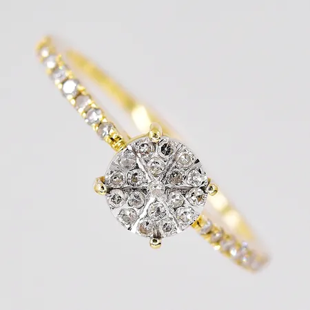 Ring GHA stl 16½, diamanter ca 0,16ctv, guld+vitguld, fattning 6x6mm, 18k Vikt: 2 g