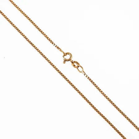 Kedja Venezia i 18K guld. Den är 46,5 cm lång, 1,1 mm bred och väger 5,3g. Nött springring. 