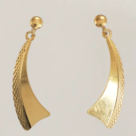 Ett par örhängen, längd 29mm, bredd 8mm, 18K  Vikt: 1,5 g