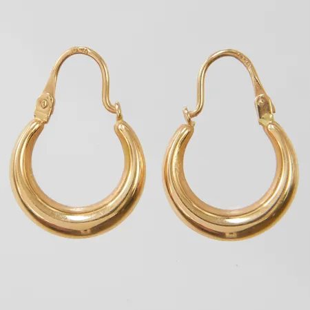 Ett par örhängen creoler, längd ca 20mm, bredd 3,5mm, 18K Vikt: 1,8 g