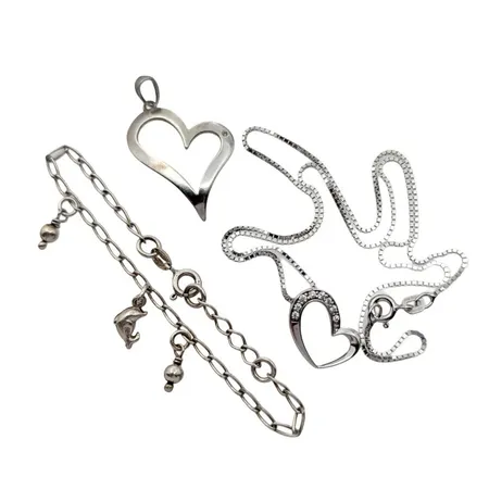 Silversmycken 925/1000, Halskedja Venezia med Hänge Hjärta, vita stenar, kedja längd 42 cm, Armband med 3 berlocker, längd 14-16 cm, Hänge Hjärta, mått 35x22 mm, vit sten Vikt: 8 g
