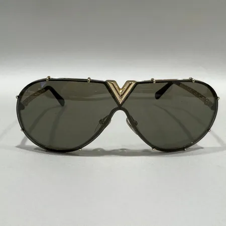 Solglasögon, Louis Vuitton LV Drive, modellnr: Z0897W, bruksslitage, repigt glas, fodral med slitage, kvitto 