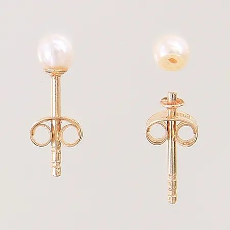 Ett par örhängen med odlade pärlor Ø3,5mm, en pärla lös, 18K Vikt: 0,5 g