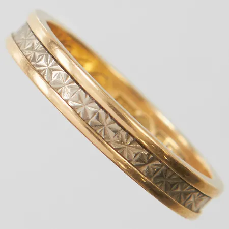 Ring med mönsterdekor, stl16½, bredd 3mm, tvåfärgad, gravyr, 18K Vikt: 3 g