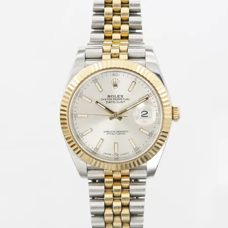 Herrur Rolex Oyster Perpetual Datejust 41, stål/guld, automatisk, Ø41mm, referensnummer 126333, serienummer 772EE708, kaliber 3235, verknummer 79LW9284 med manual, box, och certifikat från 2016, slitage, repor/märken.