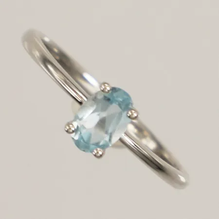 Ring med topas, stl 16½, bredd 1,3-6mm, vitguld, GHA, 18K Vikt: 1,6 g