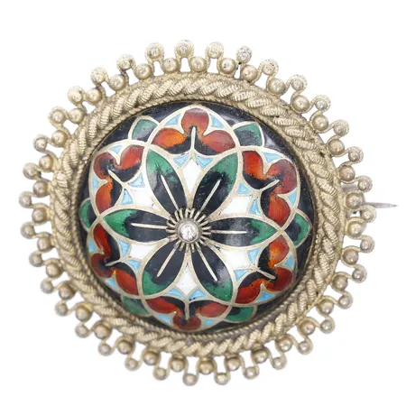 Brosch med emaljdekor tillverkad av Tostrup Kristiania, Oslo innan 1925, Ø 35mm,  svenska importstämplar, bucklig broschdel, silver 830/1000 Vikt: 9,8 g