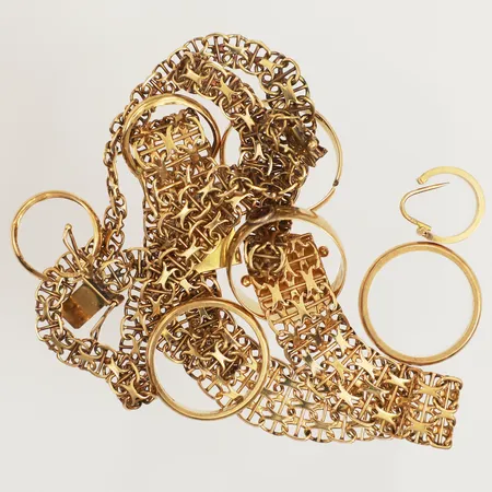 Diverse guld, defekt, gravyr, 18K  Vikt: 46,5 g