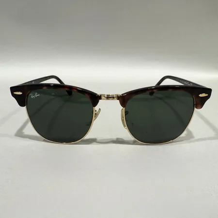 Solglasögon, Ray-Ban RB 3016 Clubmaster, 51¤21, 3N, bruksslitage, repigt glas, fodral ej orginal, 