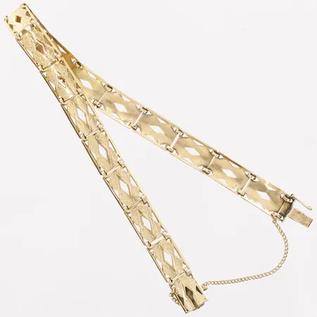 Armband med mönstrade plattor, längd 18cm, bredd 7mm, tillverkad av Heribert Engelbert Stockholm 1927, 18K guld Vikt: 7,9 g