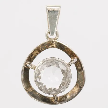 Hänge med bergkristall, finska stämplar, ca 28x20mm, 925/1000 silver. Vikt: 1,9 g