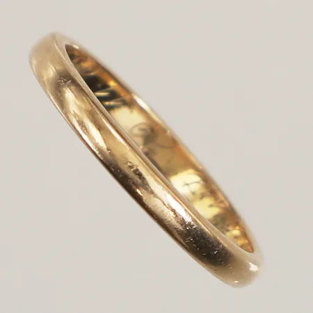 Ring slät, stl 16½, bredd 2,2mm, gravyr, 14K  Vikt: 2,1 g