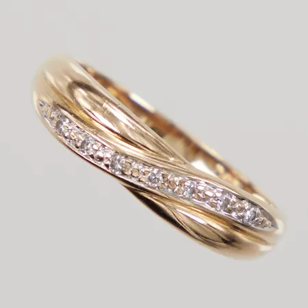 Ring med briljantslipade diamanter 7x0,01ct, stl 19, bredd 2,3-5mm, GFAB, 18K,   Vikt: 2,4 g