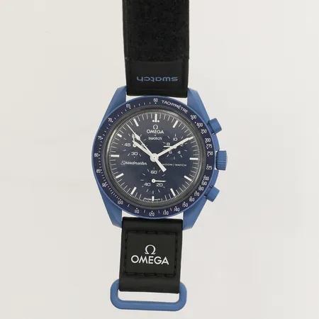 Armbandsur, Swatch/Omega MoonSwatch, Mission to Neptune, bioceramic, quartz, Ø42mm, kronograf, Velcro-band, repigt plexiglas, manual, box 